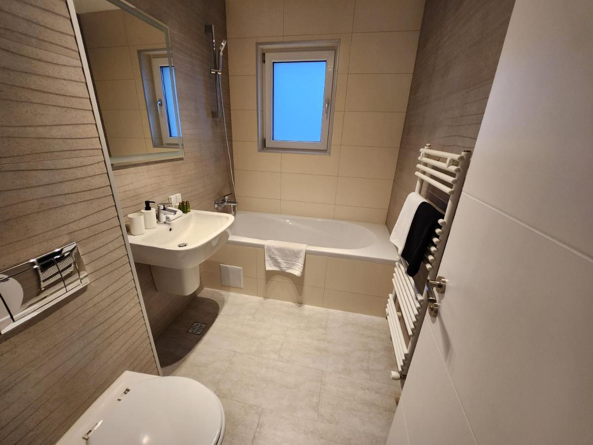 Grand Look & Best Location For Business On Bucharest Luaran gambar